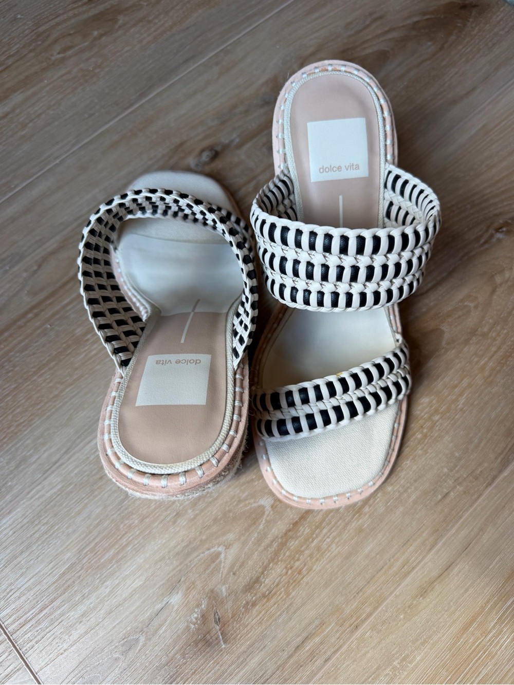Dolce Vita Women's Wedge Sandals - size 6 Excellent Condition